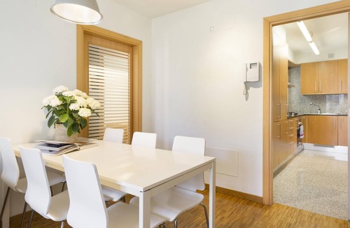 Sant Gervasi Apartment | Apartment Sant Gervasi 3 rooms with Terrace and optional parking -WiFi Free