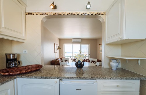 Alporchinhos Apartment | Apartment Sara directly on the sea with sea view