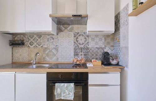 Massa Marittima Apartment | Apartment 'Sara' with Private Terrace, Wi-Fi and Air Conditioning