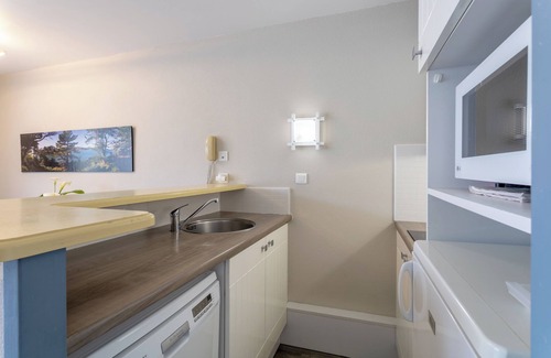 Treboul Apartment | Apartment 'Sea View on the Beach' with Sea View, Shared Pool and Wi-Fi