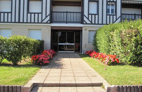 Cabourg Apartment | Apartment, Seafront, 40m2 refurbished in residence, Cabourg