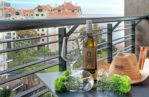 Sao Martinho Apartment | Apartment 'Seaside Escape' with Sea View, Balconies & Wi-Fi