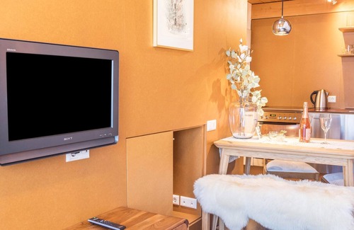 Konstanz-Dingelsdorf Apartment | Apartment Seegold close to the Lake with Balcony & Wi-Fi