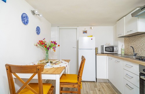Picanello-Ognina-Barriera-Canalicchio Apartment | Apartment 'Serendipity' with Mountain View, Balcony & A/C