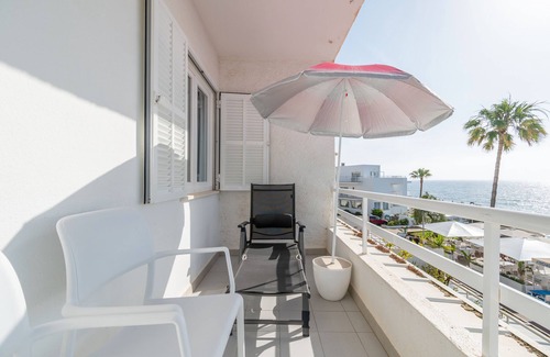 Cala Bona Apartment | Apartment 'Ses Roques' with Sea View, Wi-Fi and Air Conditioning