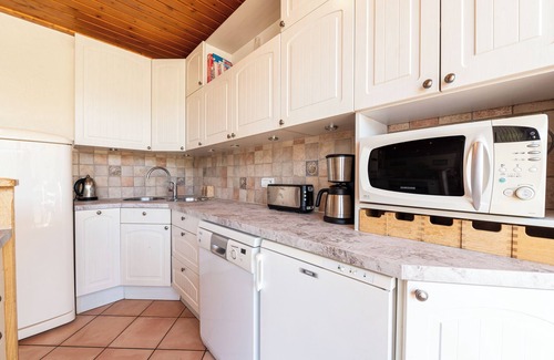 Tignes le Lac Apartment | Apartment 'Shamrock 2B' with Mountain View, Balcony and Wi-Fi