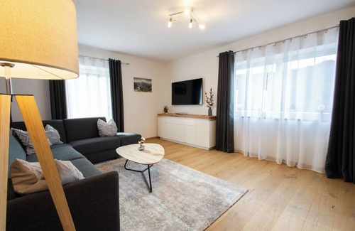 Bischofswiesen Apartment | Apartment Sleeping Witch, 1-6 pers., 100 m², 2 bedrooms, 1 double room, shower/WC bathtub, bathroom