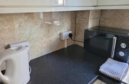 Reading House | Apartment - Sleeps 2 - Parking