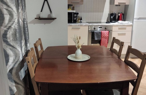 Colchester Apartment | Apartment - Sleeps 4 - Parking - WiFi