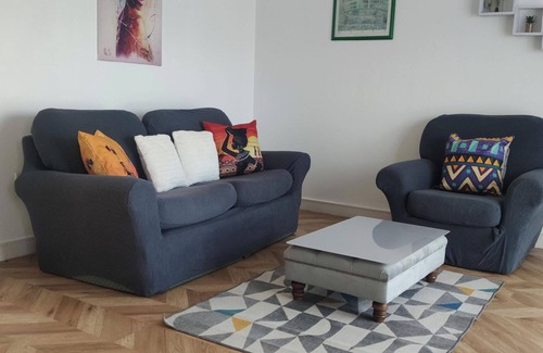 Colchester Apartment | Apartment - Sleeps 4 - Parking - WiFi