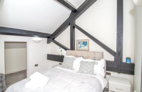 Bradford Apartment | Apartment - Sleeps 4 - Parking - Workspace