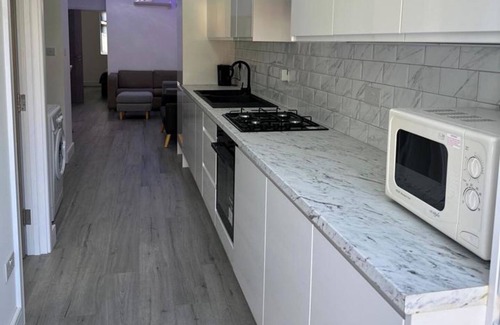 Hendon Apartment | Apartment - Sleeps up to 6 & free parking