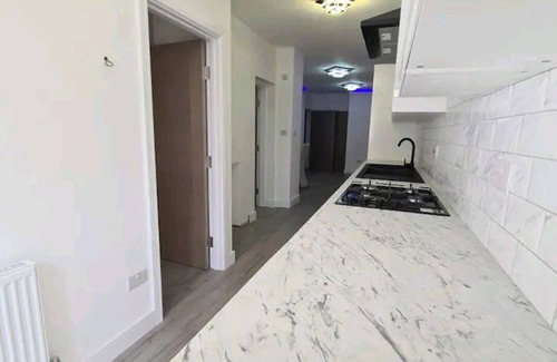 Hendon Apartment | Apartment - Sleeps up to 6 & free parking