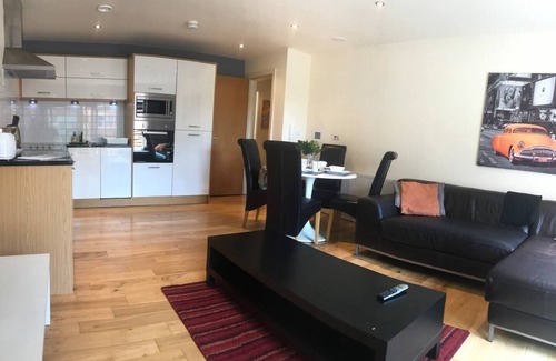 Hull Old Town Apartment | Apartment-Sleeps4-Balcony-Parking-PetsOk