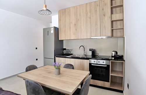 Vlicho Apartment | Apartment 'Sokol Stone House 1' with Mountain View, Wi-Fi and Air Conditioning