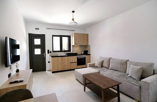 Vlicho Apartment | Apartment 'Sokol Stone House 3' with Mountain View, Wi-Fi and Air Conditioning