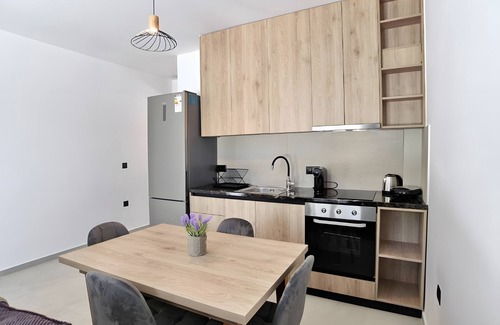 Vlicho Apartment | Apartment 'Sokol Stone House 3' with Mountain View, Wi-Fi and Air Conditioning