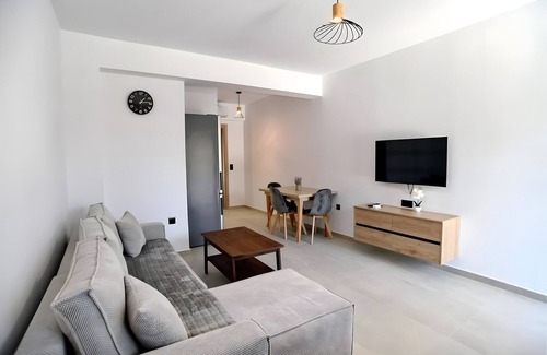 Vlicho Apartment | Apartment 'Sokol Stone House 3' with Mountain View, Wi-Fi and Air Conditioning