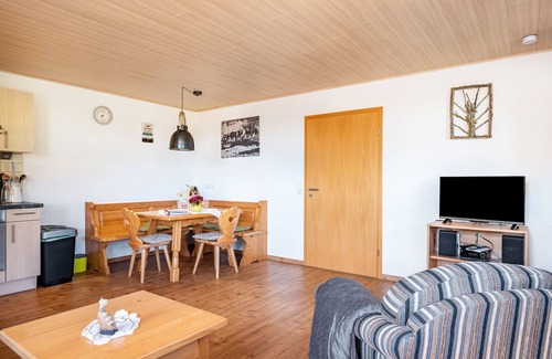 Schonach im Schwarzwald Apartment | Apartment 'Sonnenblick, 54qm' with Shared Terrace, Shared Garden and Wi-Fi
