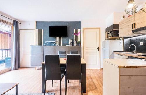 Orelle Apartment | Apartment 'Spa Fleures D'Orelle' with Mountain View, Private Terrace and Wi-Fi
