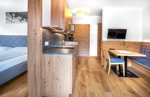 Hinterstoder Apartment | Apartment Spitzmauer, wonderful mountain view, balcony - Appartementhaus Madlen