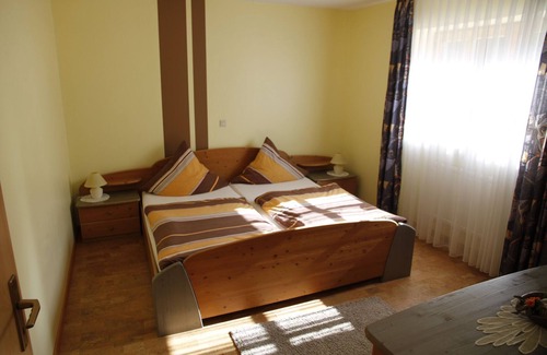 Schesslitz Apartment | Apartment 'Stark bis 4 Personen' with Wi-Fi
