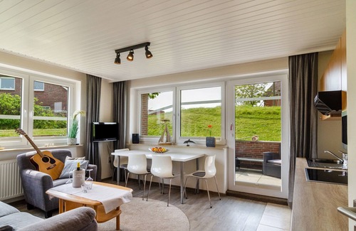 Baltrum Apartment | Apartment 'Strandhus Uiterst-hörn Backbord' with Sea View, Garden & Wi-Fi