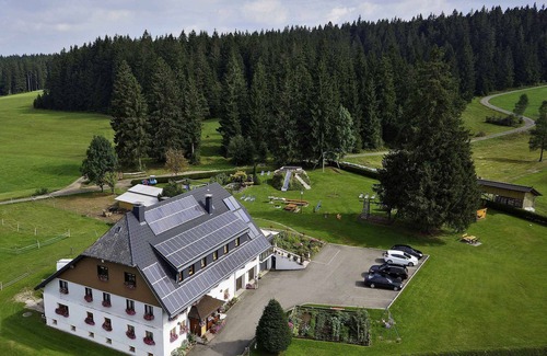 Sankt Maergen Apartment | Apartment 'Stubbekammer' with Mountain View, Shared Garden and Wi-Fi