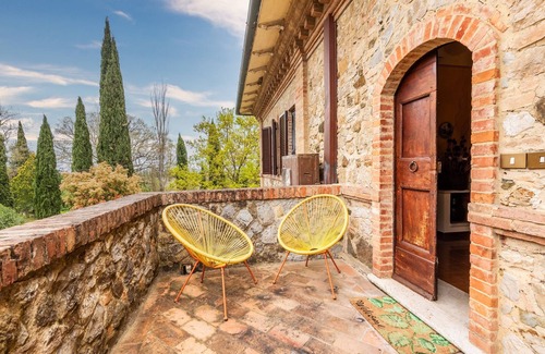 Murlo Apartment | Apartment 'Sulle Colline Di Siena' with Shared Pool, Wi-Fi and Air Conditioning