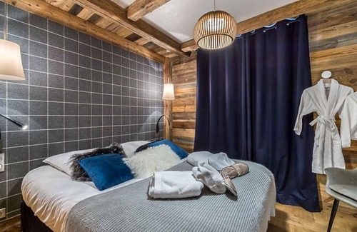 Val-d'Isere Villa | Apartment Suzette - Four Bedroom Villa, Sleeps 10