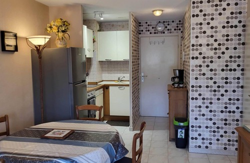 Le Cannet Apartment | Apartment T2 air-conditioned, Wifi Fibre, Garage, 4 people