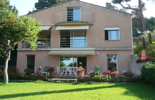 Sanary-sur-Mer Villa | Apartment T3, 2 bedrooms for 4 people in villa 150 meters from the sea