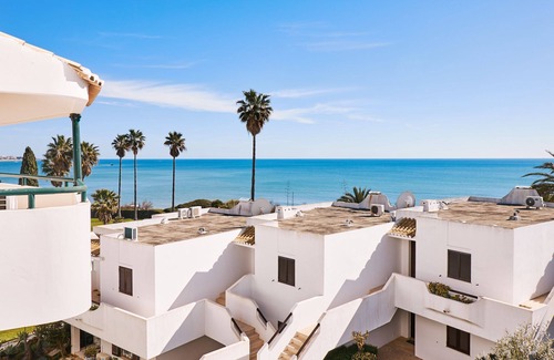 Alporchinhos Apartment | APARTMENT TANSY DIRECTLY BY THE SEA WITH A DREAM SEA VIEW AND POOL