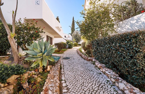 Alporchinhos Apartment | APARTMENT TANSY DIRECTLY BY THE SEA WITH A DREAM SEA VIEW AND POOL