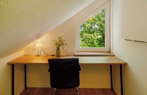 Altengroden Apartment | Apartment 'Tautraum Suite Mit Whirlpool' with Wi-Fi