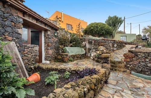 Tesbabo Apartment | Apartment 'Tesbabo Rural - Camelia' with Sea View, Private Terrace and Wi-Fi