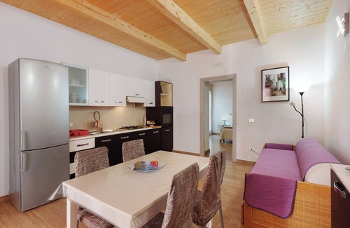 San Lazzaro Apartment | Apartment 'The Main Street Holiday House' with Mountain View, Shared Garden and Wi-Fi