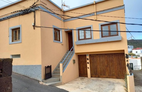 Valverde Apartment | Apartment 'Tía Blanca' with Mountain View and Wi-Fi
