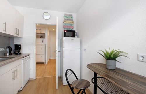 Center Apartment | Apartment "Tolle Ferienwohnung nahe Südstrand" with Balcony & Wi-Fi