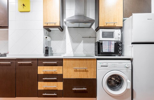 Valencia City Centre Apartment | Apartment 'Torres De Quart Tu Casa' with Balcony, Wi-Fi and Air Conditioning