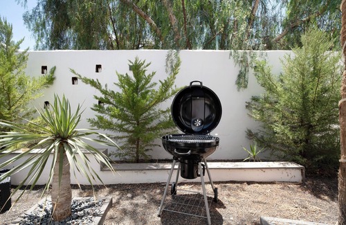 Puerto del Carmen Apartment | Apartment 'Tranquilidad 300m To Beach' with Private Terrace, Shared Garden and Wi-Fi