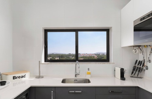 Vilamoura Apartment | Apartment "Tropicana" with Shared Pool & Wi-Fi