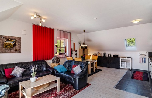 Marienhafe Apartment | Apartment 'Turmblick 2 Auf 100 Qm Mit Balkon' with Balcony and Wi-Fi