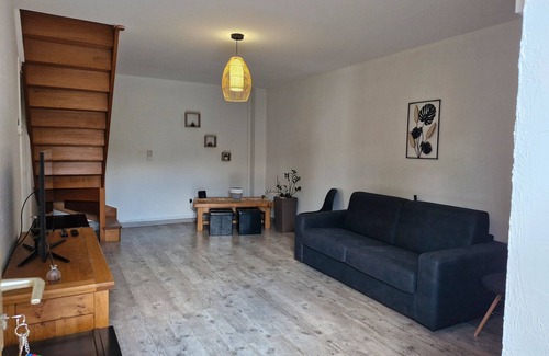 Feillens Apartment | Apartment 'Une Escale Au Calme' with Private Terrace, Private Garden and Wi-Fi