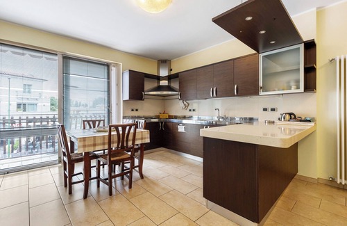 Peschiera del Garda Apartment | Apartment 'Venezia' with Wi-Fi and Air Conditioning