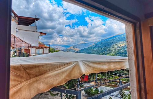 Guejar Sierra Apartment | Apartment 'Veleta' with Mountain Views, Wi-Fi and Air Conditioning