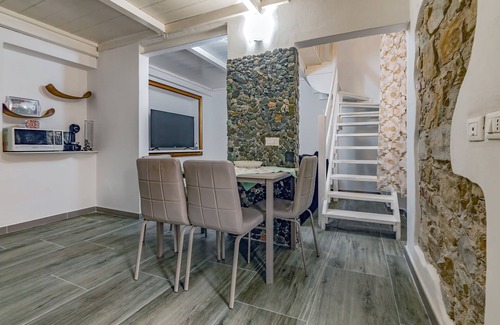 Piombino Apartment | Apartment 'Vespucci' with Private Terrace, Wi-Fi and Air Conditioning