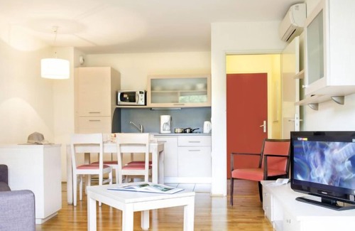Divonne-les-Bains Apartment | Apartment Villa du Lac (DLB101) in Divonne-Les-Bains - 4 persons, 1 bedrooms