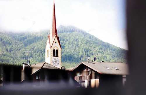Valdaora di Mezzo Apartment | Apartment 'Villa Kriendl Nr 4 Dreifinger' with Mountain View, Shared Garden and Wi-Fi