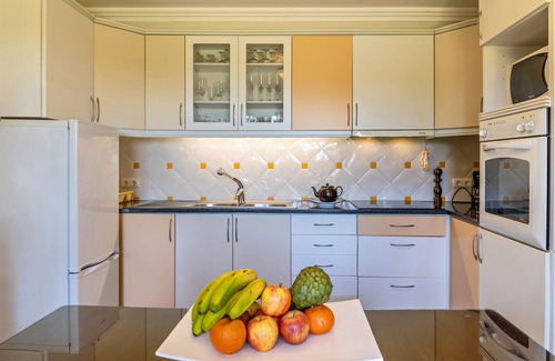 Canico Apartment | Apartment "Villa Echium T1" with one bedroom and shared garden